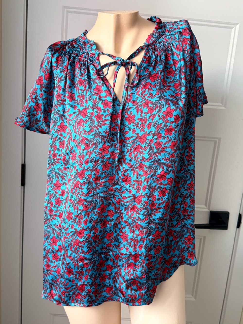 Women’s Blue Floral Tie-Neck Blouse